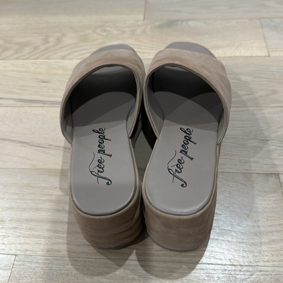 Free People Harbor Flatform Sandals. Fawn gray. Size 8. Worn once - Picture 4 of 5